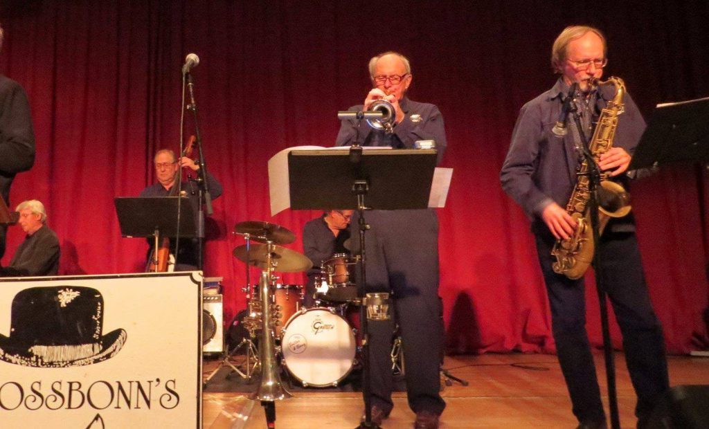 Denna bild har ett alt-attribut som är tomt. Dess filnamn är Bo-NybergJazzFood-Sôr-Ossbonn´s-och-Sonja-Davenfors-1-februari-Kville-Saluhall-1024x620.jpg